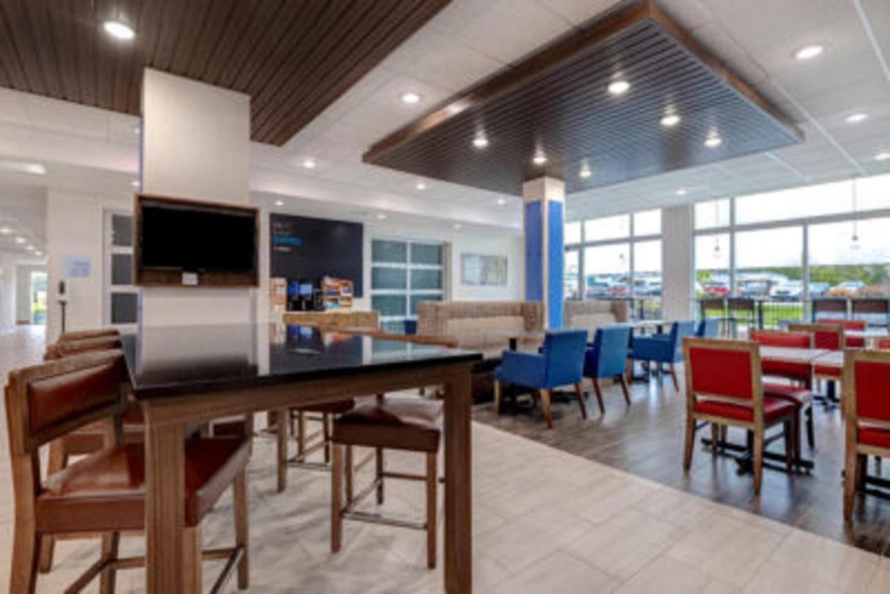 Holiday Inn Express & Suites - Grand Rapids South - Wyoming By Ihg Exterior photo